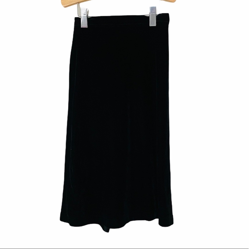 Girls Black Velvet Feel Skirt Size 6